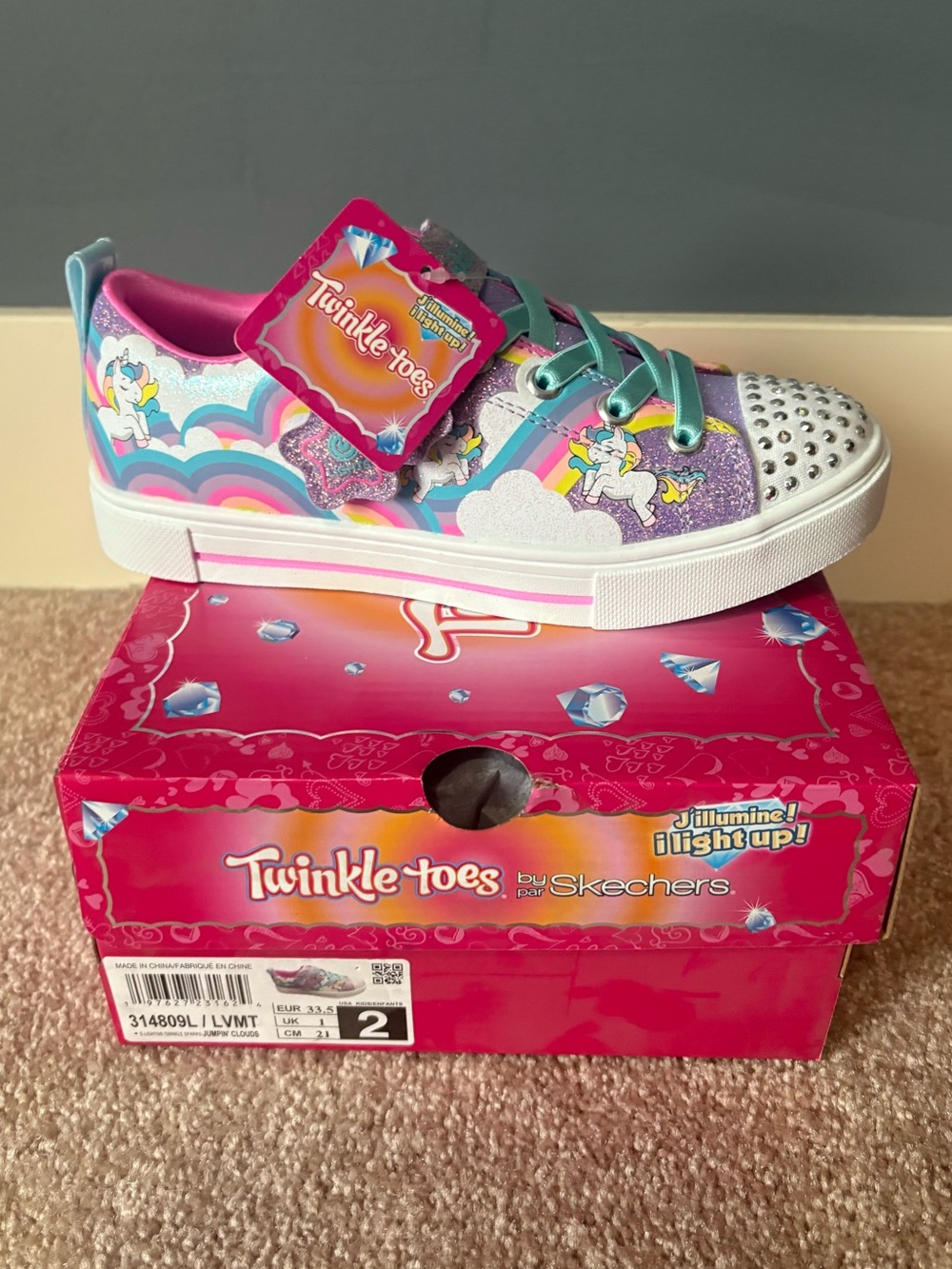 ✨ Skechers Twinkle Toes Light-Up Sneakers – Girls Size 2 ✨